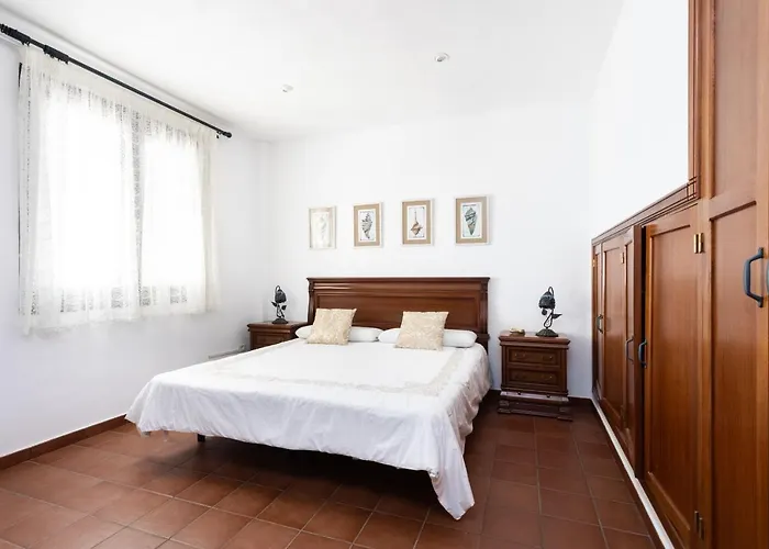 Casa La Rueda With Pool * Адехе